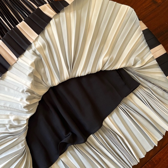 New Elie Tahari Pleated MIDI Skirt - Picture 10 of 13